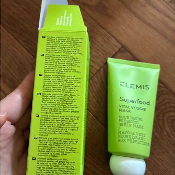 Elemis Superfood Vital Veggie Mask Nourishing Prebiotic Green Mask 75ml - Picture 2 of 6